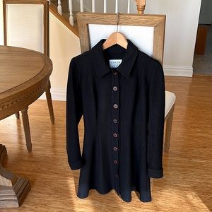 COLIN NEW YORK BAER jkt. Fit and flare flattering fit. 100% wool.